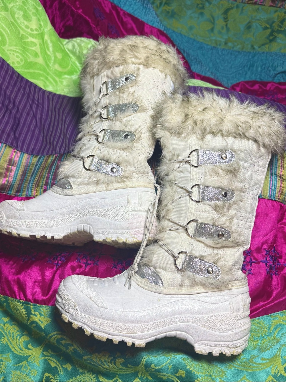 Older Girls Y2k White Fur Boots Girls Size 4